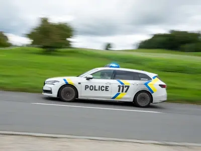 Rätselhafte Pyro-Party in Bulle: Polizei löst wilde Menschenmenge auf!