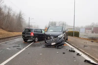 Frontalzusammenstoß in Frauenfeld: Drei Verletzte nach riskantem Überholen