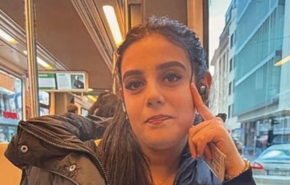 Debora-Aniko Kovács (15) wird seit Freitag, 25. Juli 2025 in Basel vermisst. Hinweise an die Kantonspolizei erbeten.