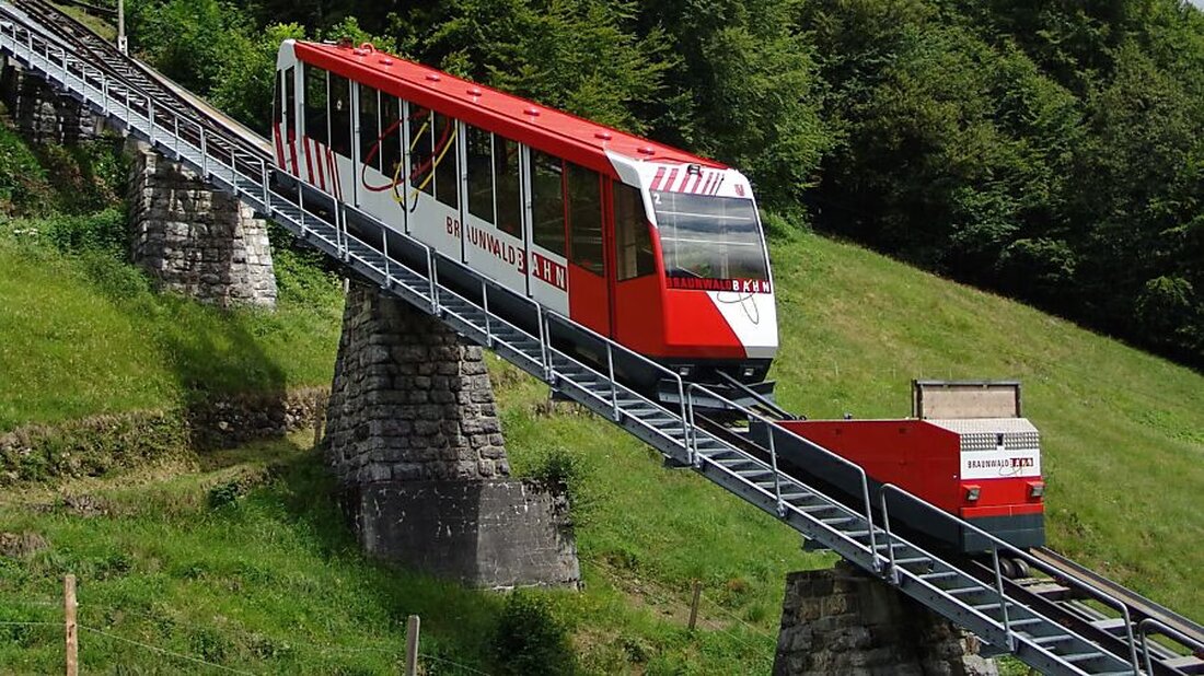 Der Kanton Glarus erarbeitet neue Richtlinien zur effektiven Steuerung und Kontrolle seiner Unternehmensbeteiligungen.