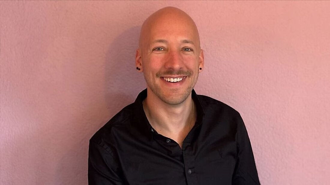Simon Gisler wird zum neuen Prorektor der Kantonsschule Glarus gewählt. Er tritt am 1. August 2025 die Nachfolge von Martin Hemmi an.