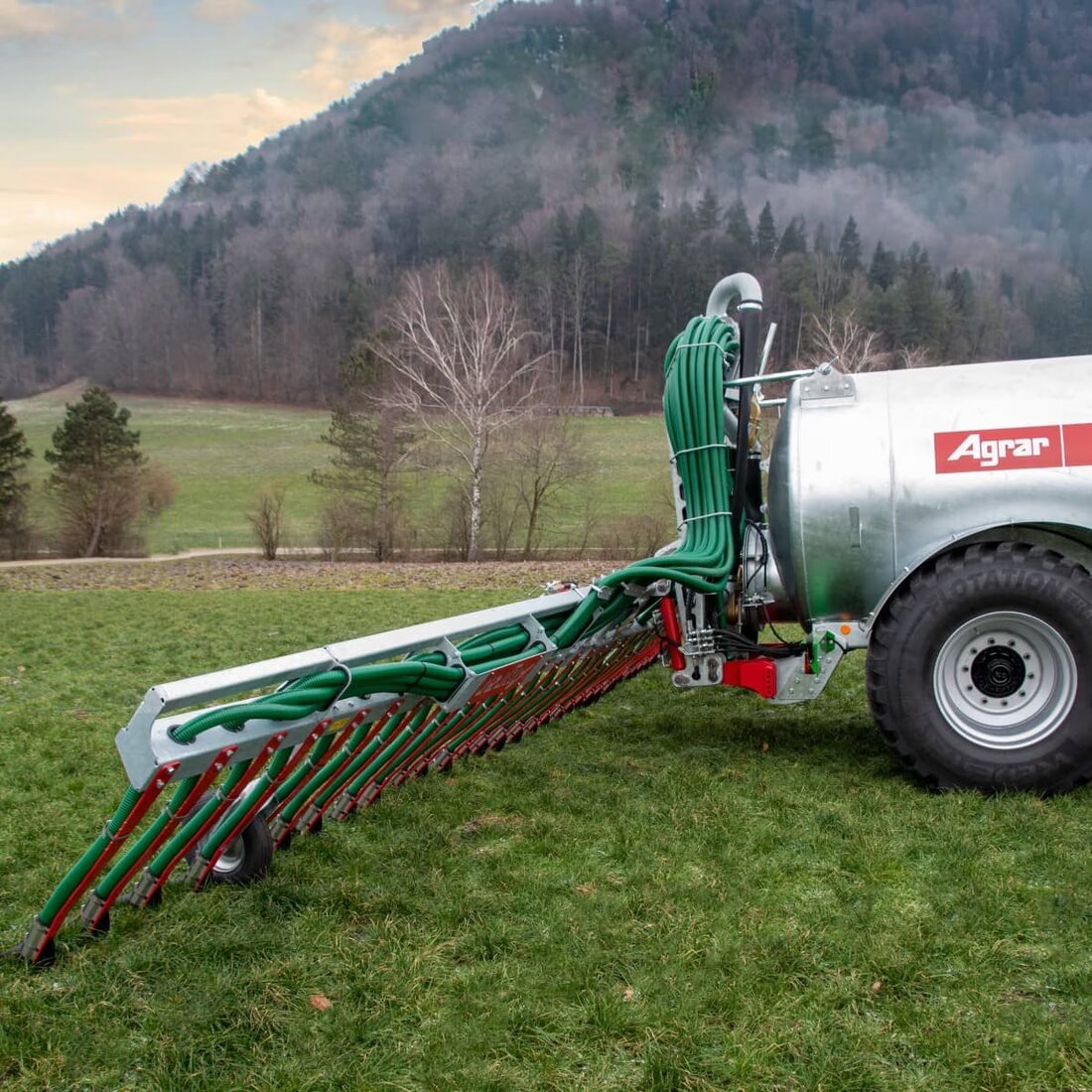 Der Kanton Aargau plant bis 2030 eine 15-prozentige Reduktion der Ammoniakemissionen. Die Anhörung zum 5,526 Millionen Franken Verpflichtungskredit läuft bis 21. März 2025.