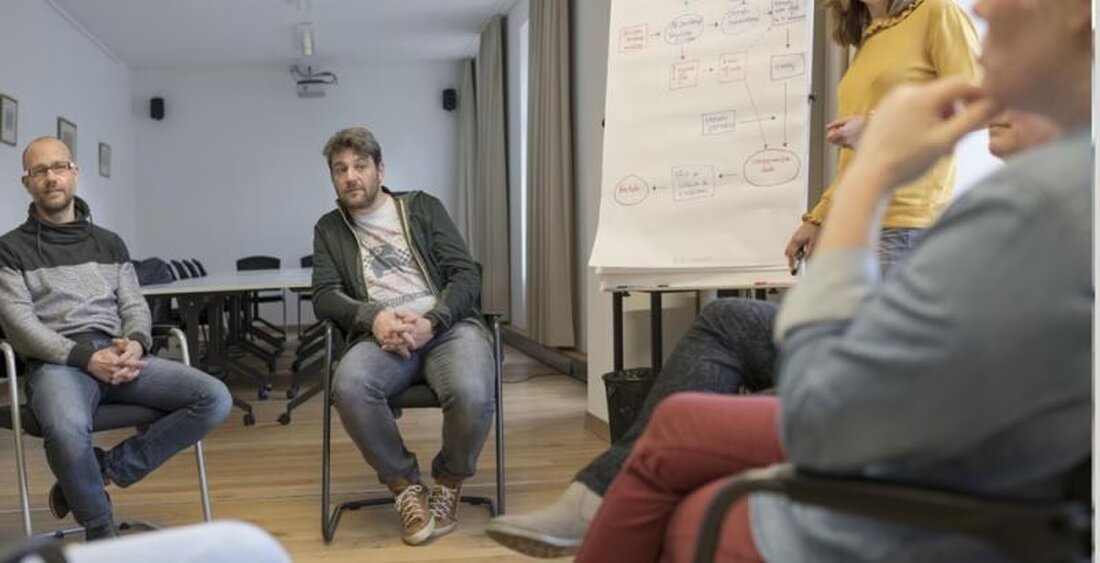 Der Kanton Freiburg lehnt die 10%ige Senkung des provisorischen Tarifs für Psychotherapeuten ab und fordert eine schnelle Einigung.