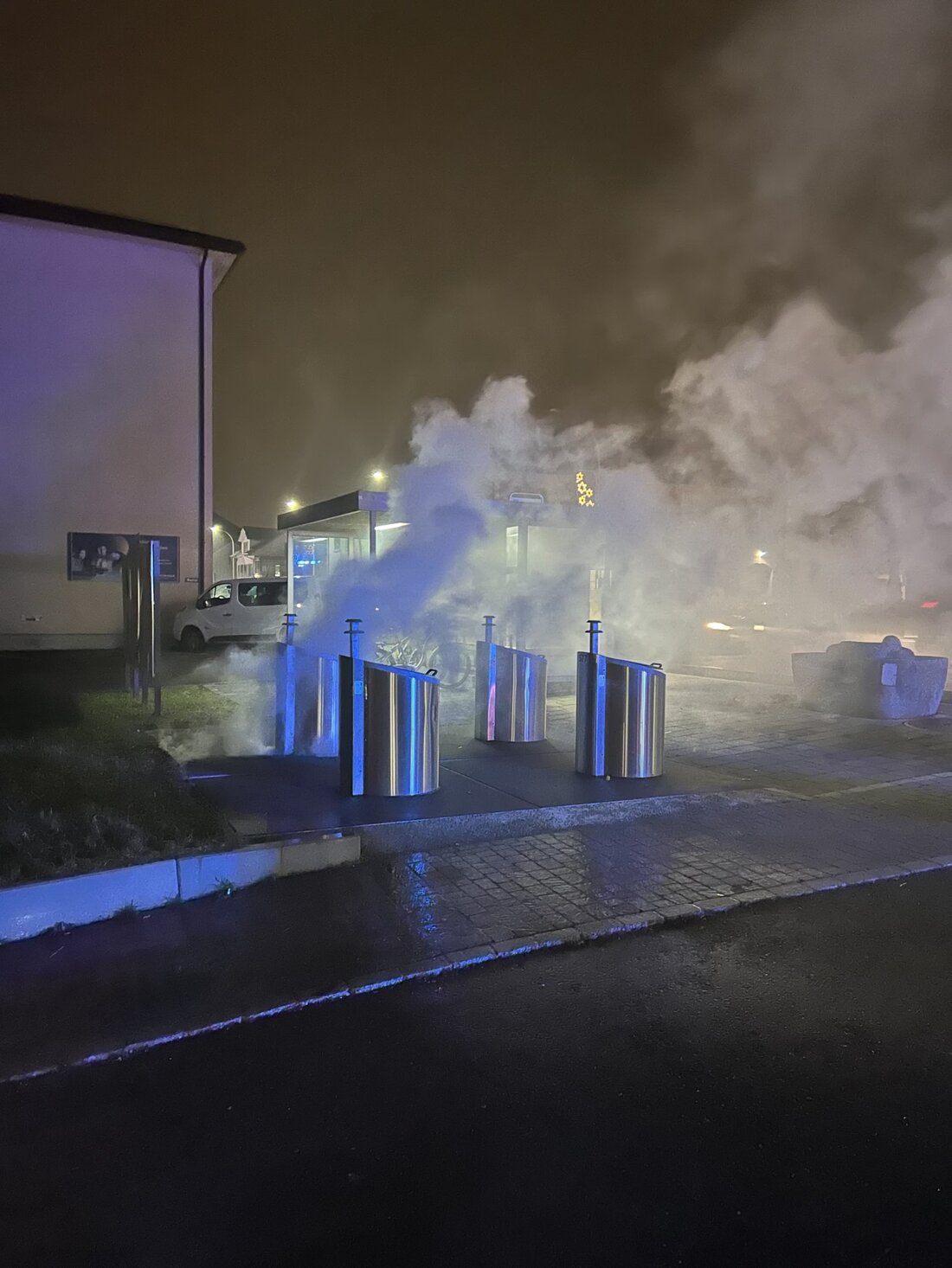 In Bischofszell löste ein Brand im Unterflurcontainer am Freitagabend einen Einsatz der Feuerwehr aus. Sachschaden von rund 1000 Franken, Ursachen unklar.