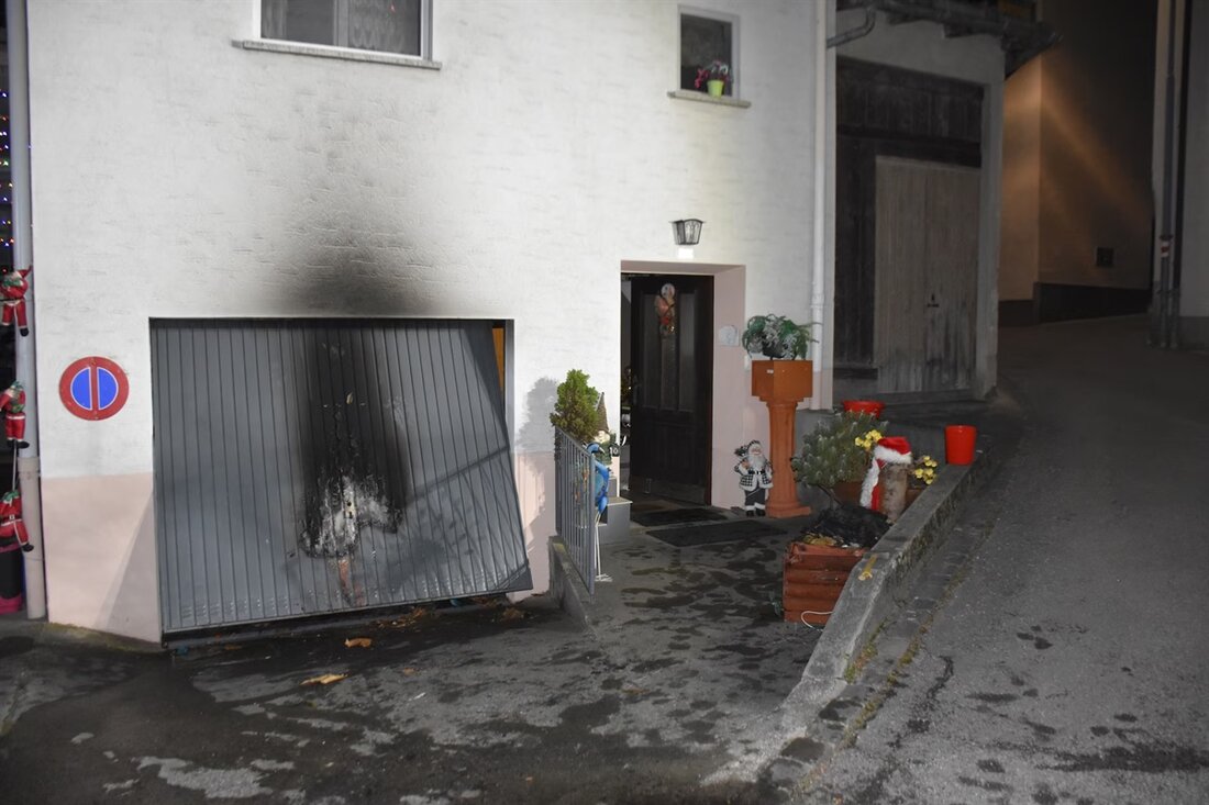 In Campascio verursachte eine brennende Kerze einen Brand an einem Einfamilienhaus, wobei erheblicher Sachschaden entstand.