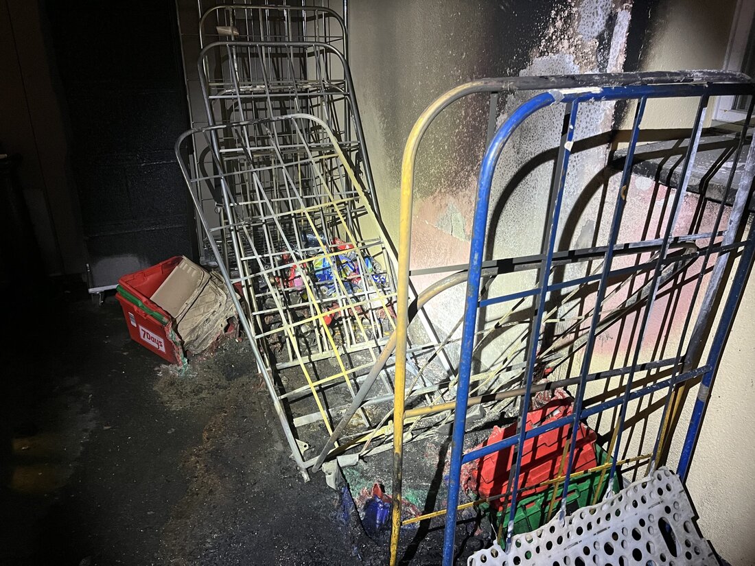 Nach einem Brand am Stadtbahnhof Kreuzlingen wird Brandstiftung vermutet. Die Kantonspolizei sucht Zeugen. Bitte melden!