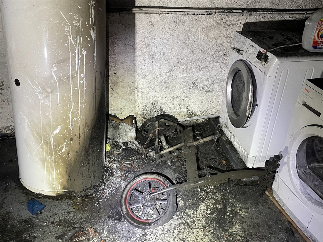 In Maienfeld wurde ein Haus durch einen Brand unbewohnbar. Technischer Defekt als mögliche Ursache, mehrere Personen in Sicherheit.