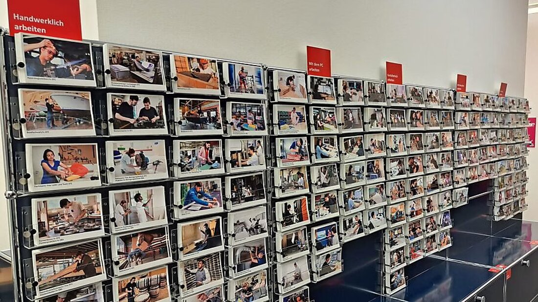 Das Berufsinfozentrum Glarus feiert am 22. November 2025 sein 25-jähriges Bestehen mit einem Tag der offenen Tür.