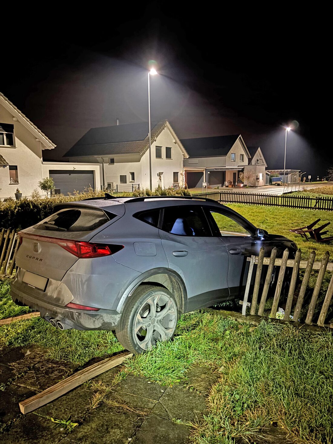 In Alterswilen verursachte ein 38-jähriger Autofahrer einen Unfall nach einem Sekundenschlaf. Er wurde als fahrunfähig beurteilt.