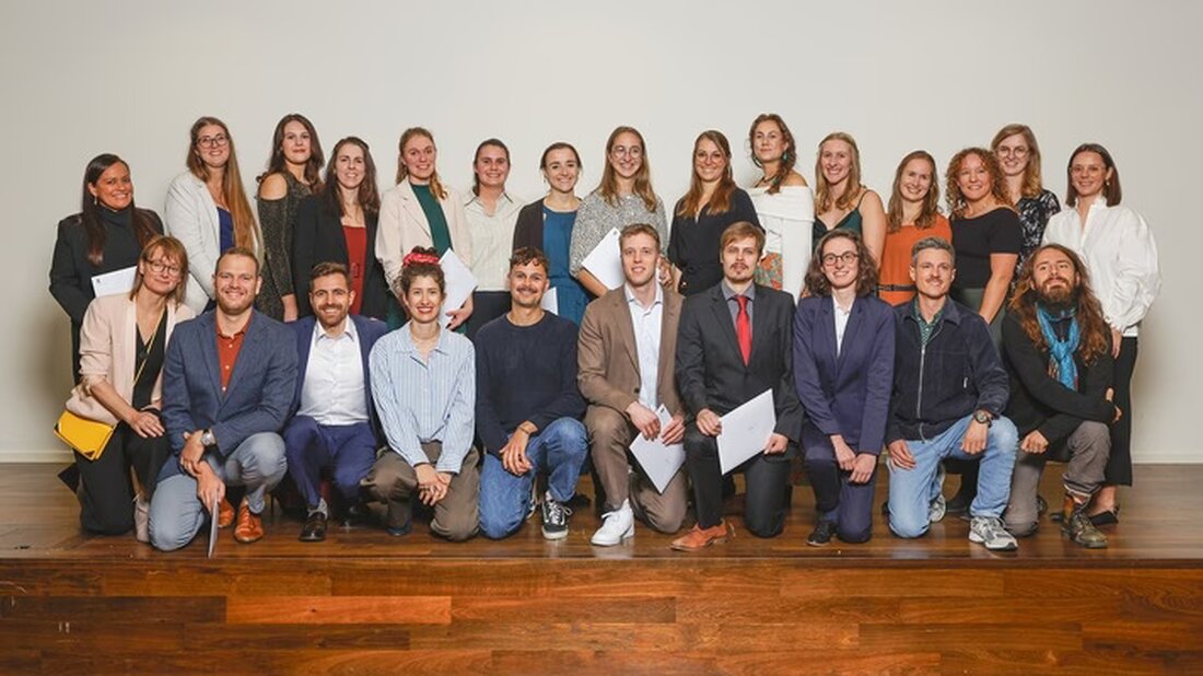 Neue Absolvent*innen der BFH im Master "Circular Innovation and Sustainability" gestalten die Zukunft der Kreislaufwirtschaft nachhaltig.