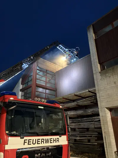 Feuer im Massnahmenzentrum Hüttwilen: Maschinenbrand löst Alarm aus!
