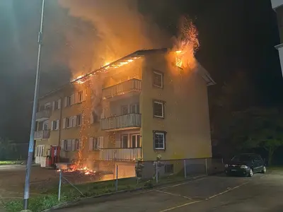 Großbrand in Mehrfamilienhaus: Hunderte Tausend Franken Schaden!