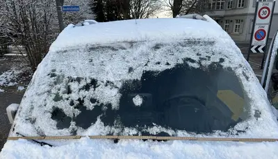 Eisige Gefahr: Autofahrer mit vereisten Scheiben in der Schweiz angehalten!