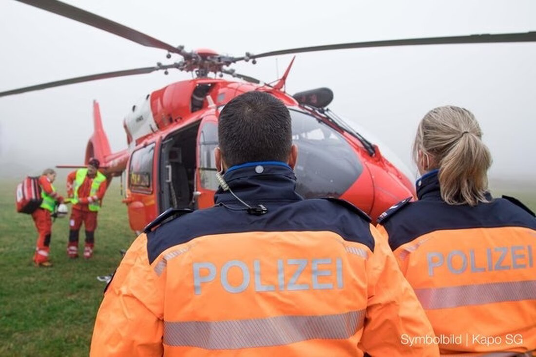 Am 08.10.2025 verletzte sich ein 50-jähriger Mann schwer bei einem Absturz auf einer Baustelle in Goldingen. Rettungsdienst im Einsatz.