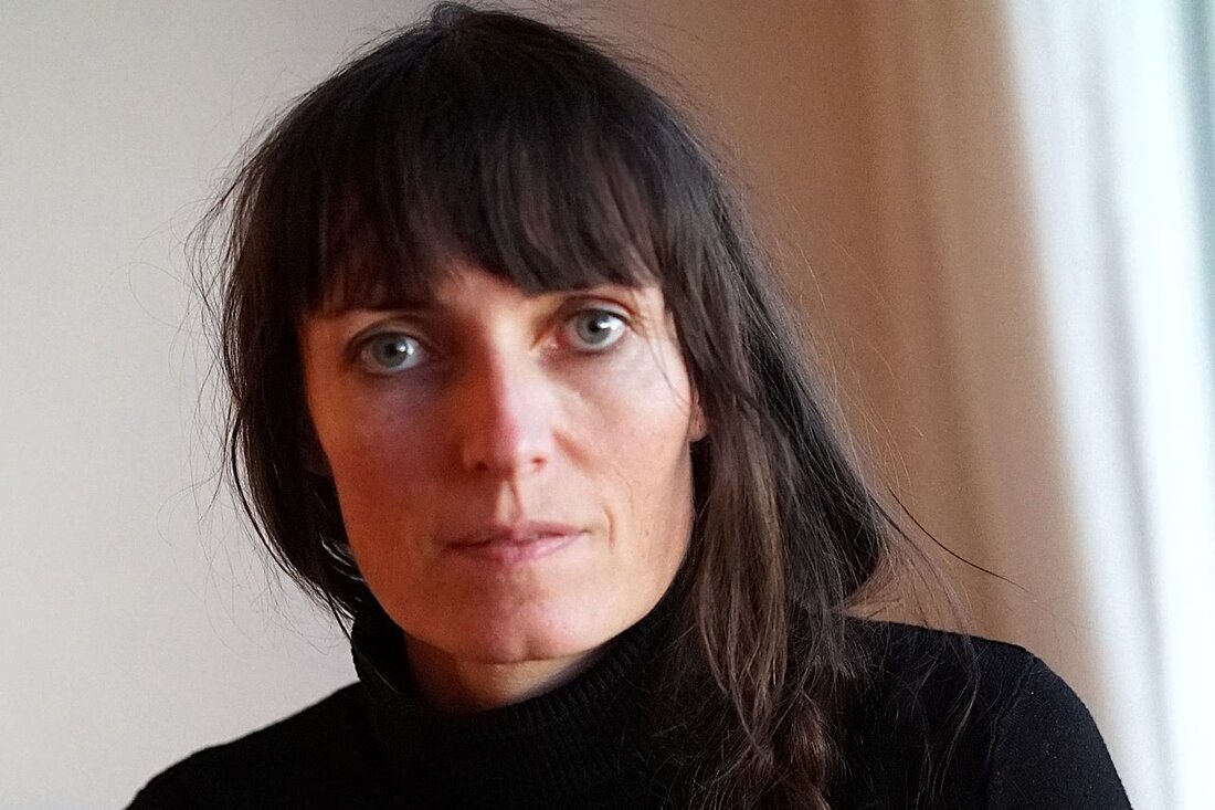 Judith Albert wird 2026 Preisträgerin der Frey-Näpflin-Stiftung und plant neue Videokunstprojekte aus der Schweiz.