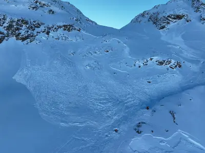 Lawinen-Unfall am Piz Alv: Ein Toter und ein Verletzter in Graubünden