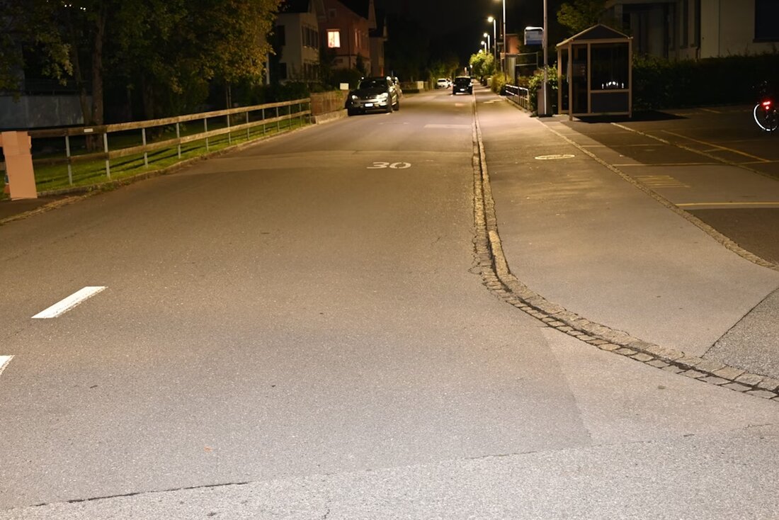 Eine 74-jährige E-Bike-Fahrerin verursachte einen Selbstunfall in Buchs, wurde verletzt und als fahrunfähig eingestuft.