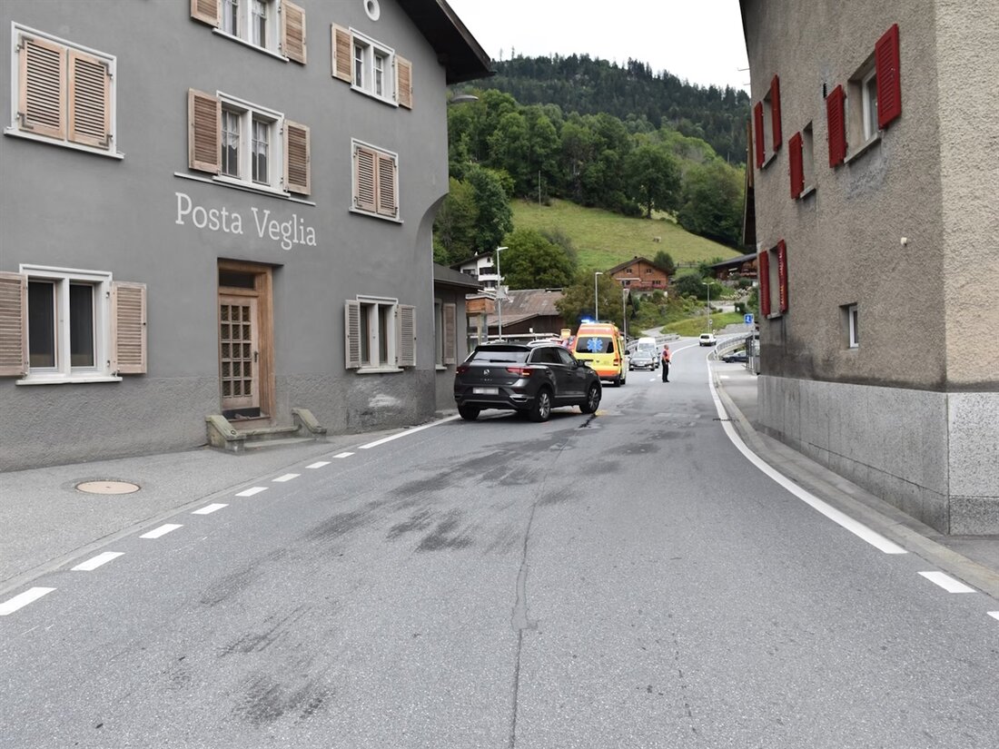 Am 22. August 2025 kollidierte eine 76-jährige Autofahrerin in Schluein mit einer Hausmauer, nachdem sie einen Sekundenschlaf hatte.