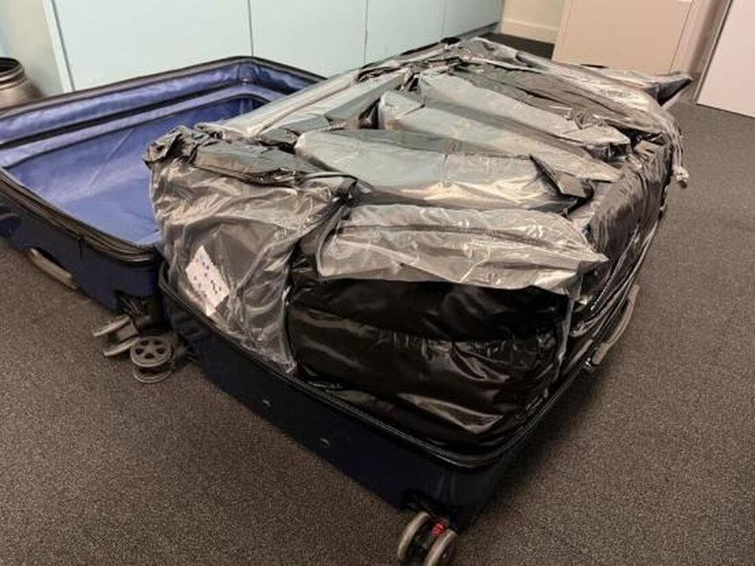 Ein 84-jähriger Deutscher wurde am Flughafen Zürich mit 38 kg Marihuana festgenommen, das er aus Bangkok einführen wollte.