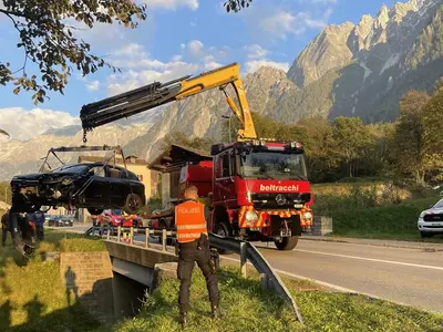 Dramatischer Unfall in Stampa: Fahrer schläft am Steuer ein!