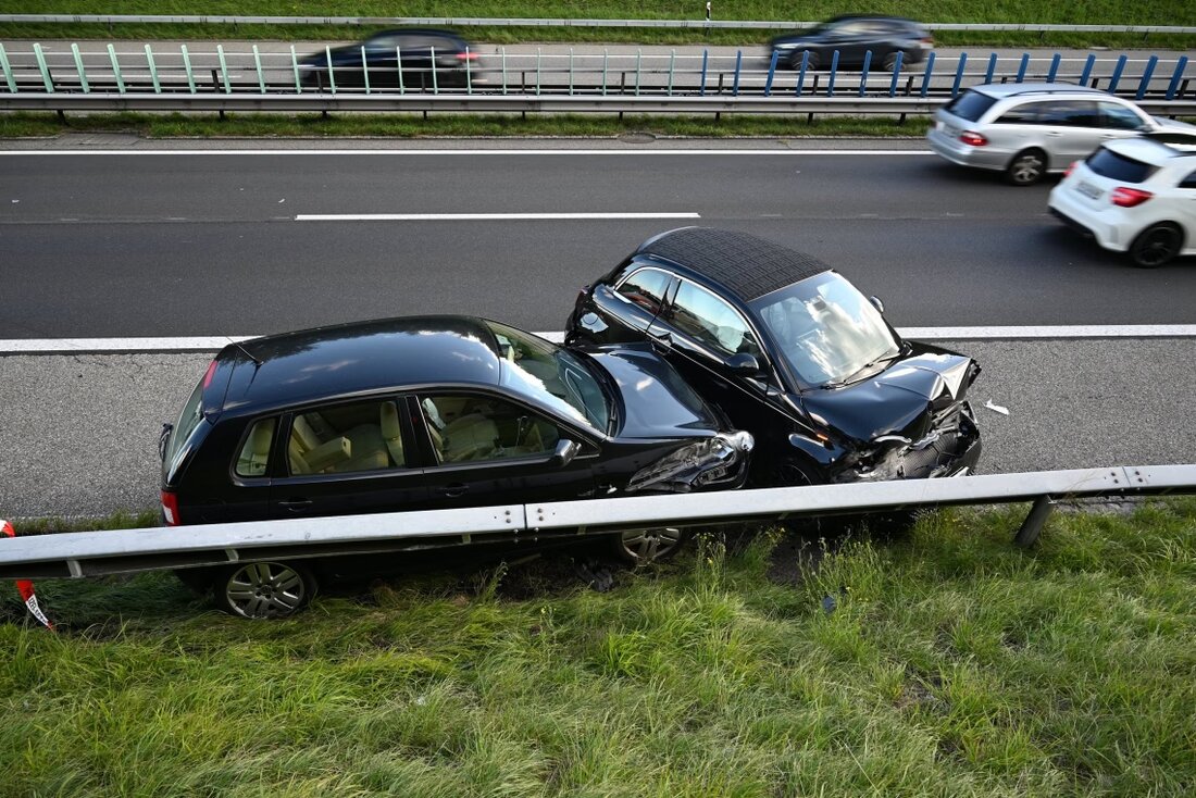 Auffahrunfall auf der A1 bei Niederwil: Zwei Autos kollidieren, Stau und hoher Sachschaden folgen. Details zur Unfallursache.