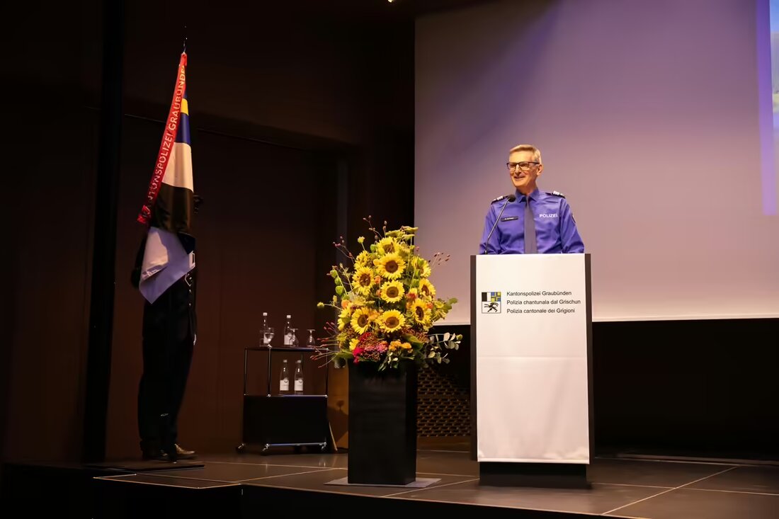 Am 13. September 2024 wurden in Chur 16 neue Polizistinnen und Polizisten der Kantonspolizei Graubünden vereidigt.
