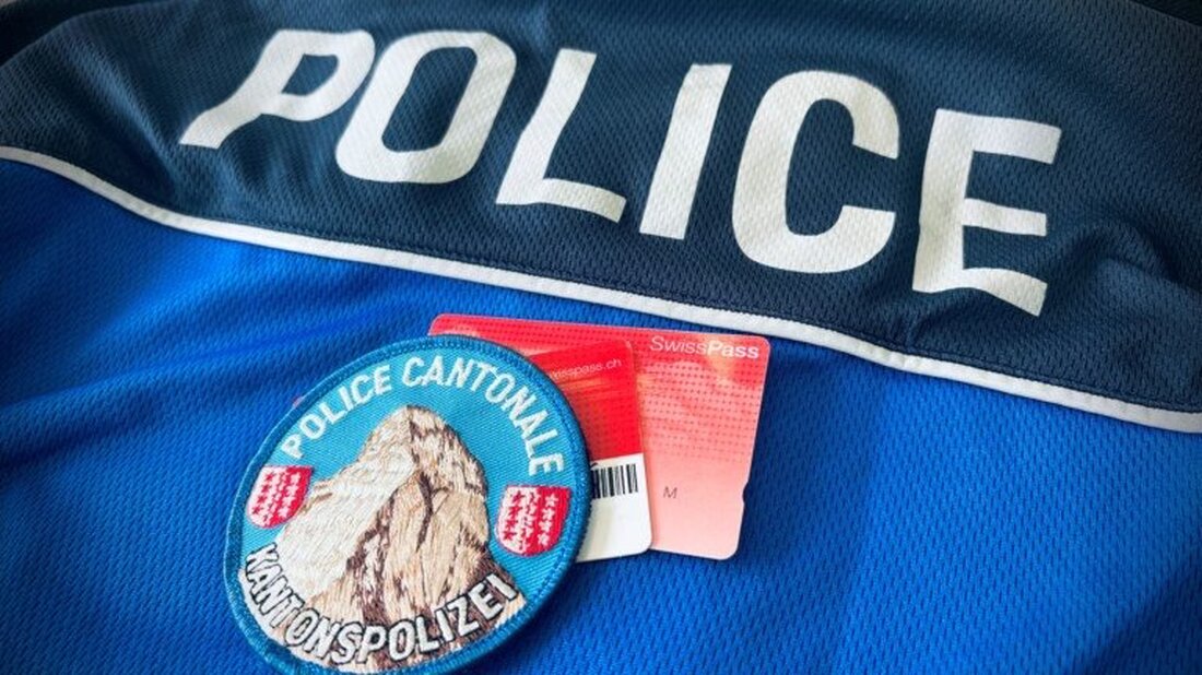 Die Kantonspolizei Wallis warnt vor gehackten SwissPass-Konten. 16 Fälle und 15'400 Franken Schaden seit Jahresbeginn. Schützen Sie Ihr Konto!