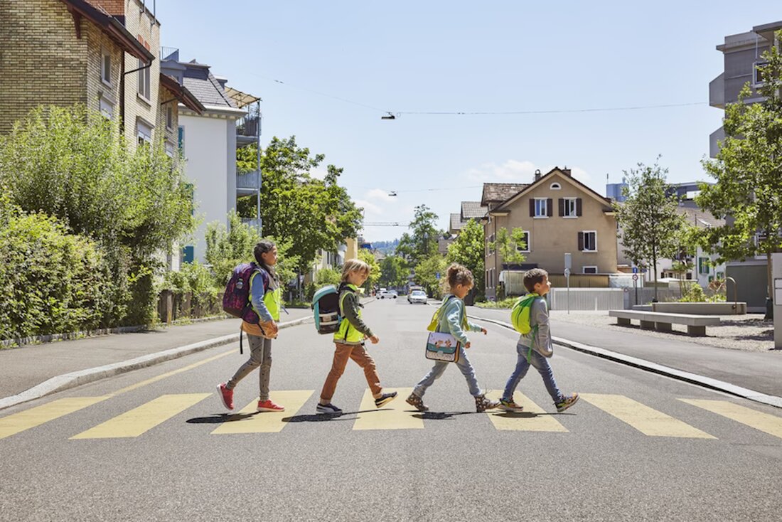Am 11.08.2025 beginnt für viele Kinder der Schulweg. Kantonspolizei St.Gallen mahnt zu Vorsicht und gibt Sicherheitstipps.