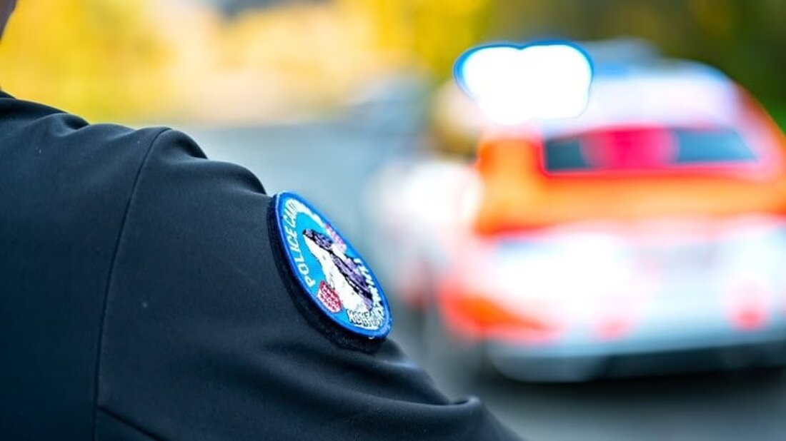 Die Kantonspolizei Wallis warnt vor Betrügereien mit falschen Polizisten, die erneut aktiv sind. Schützen Sie sich und ältere Angehörige!