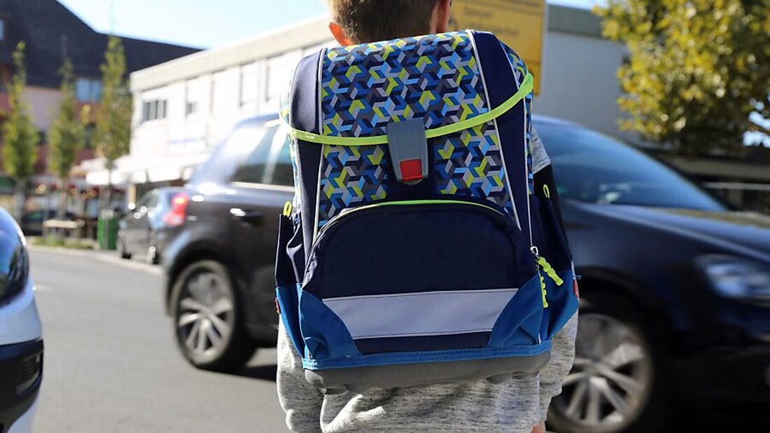 Am 11. August 2025 beginnt das Schuljahr im Kanton Glarus. Achtung: Kinder im Verkehr brauchen besondere Aufmerksamkeit!