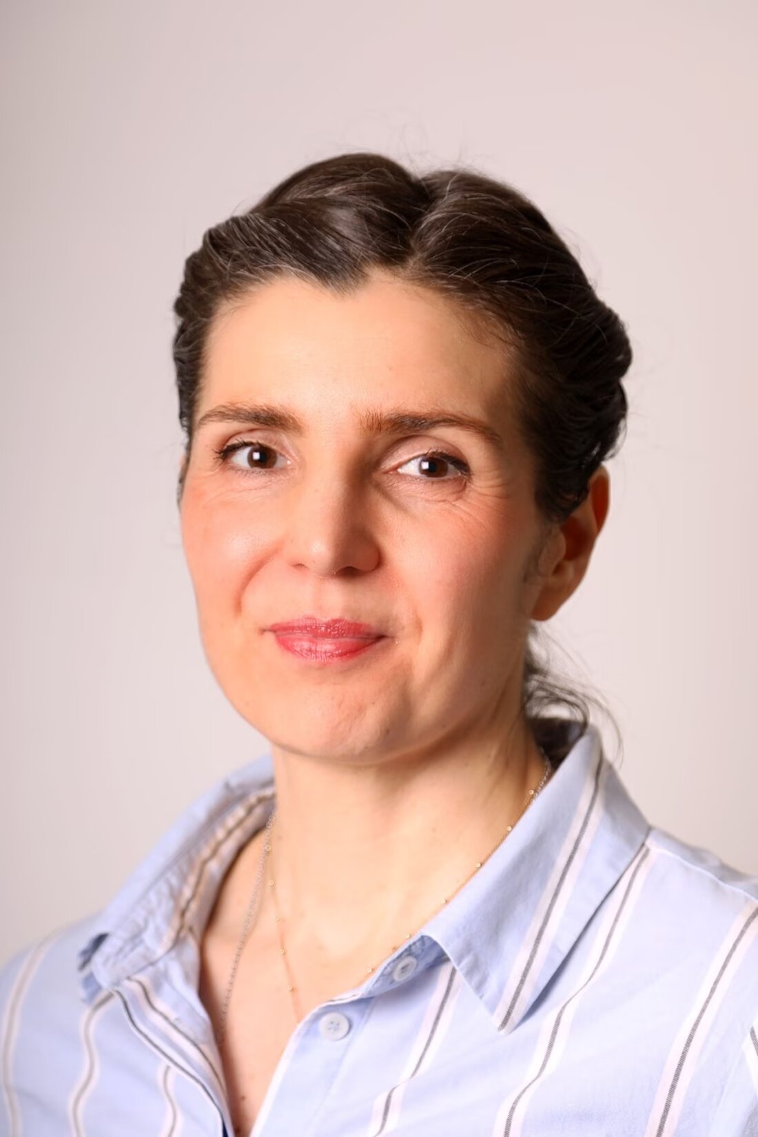 Alice Morandi wird neue Vorsteherin des Kollegiums Gambach. Ihre umfangreiche Erfahrung und Engagement stärken die Schulleitung.