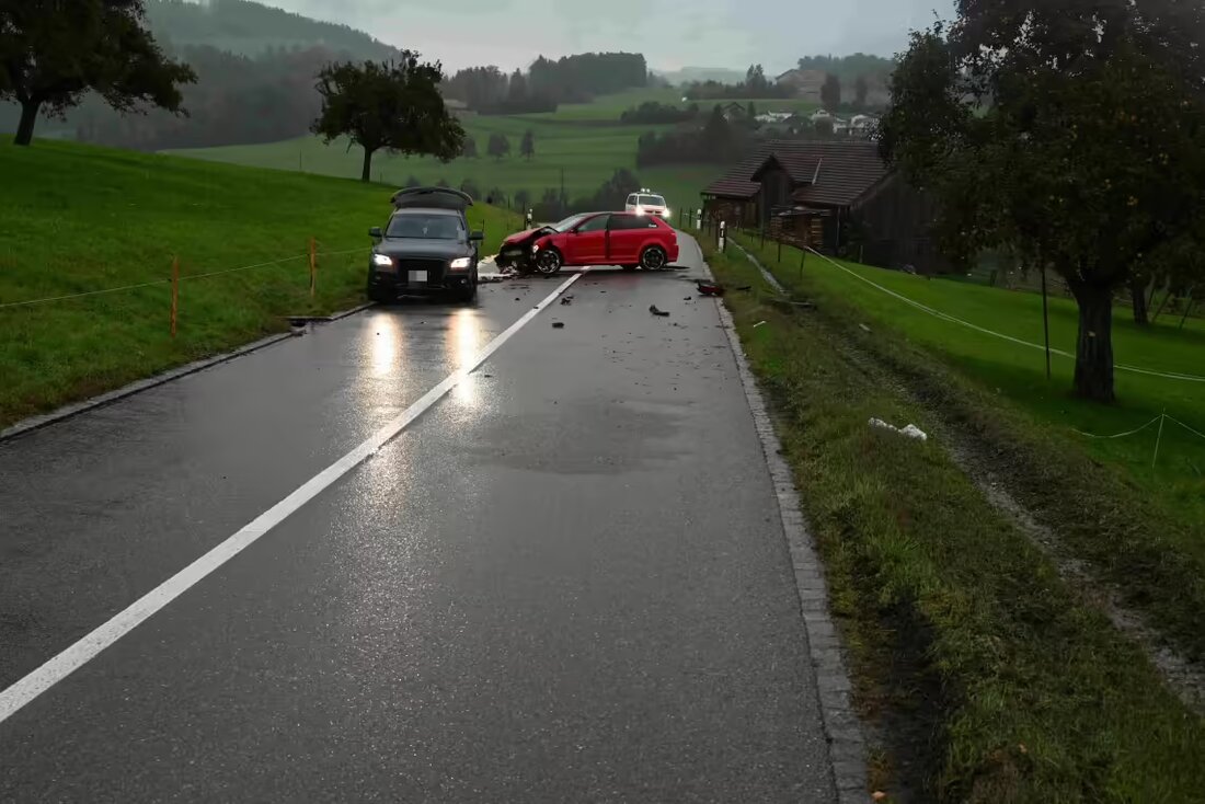 In Jonschwil kam es zu einer schweren Frontalkollision. Eine alkoholisierten 31-Jährige verletzte eine 47-Jährige Fahrerin.