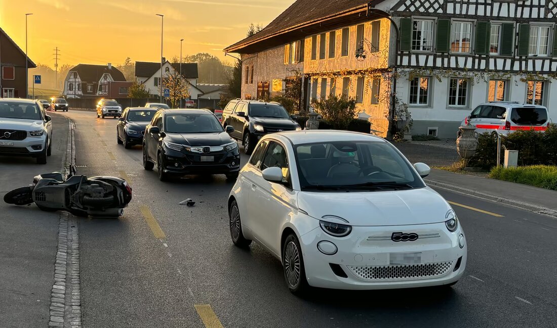 In Riedt bei Erlen verletzte ein alkoholisierter Autofahrer einen Rollerfahrer bei einer Auffahrkollision am Freitagnachmittag.