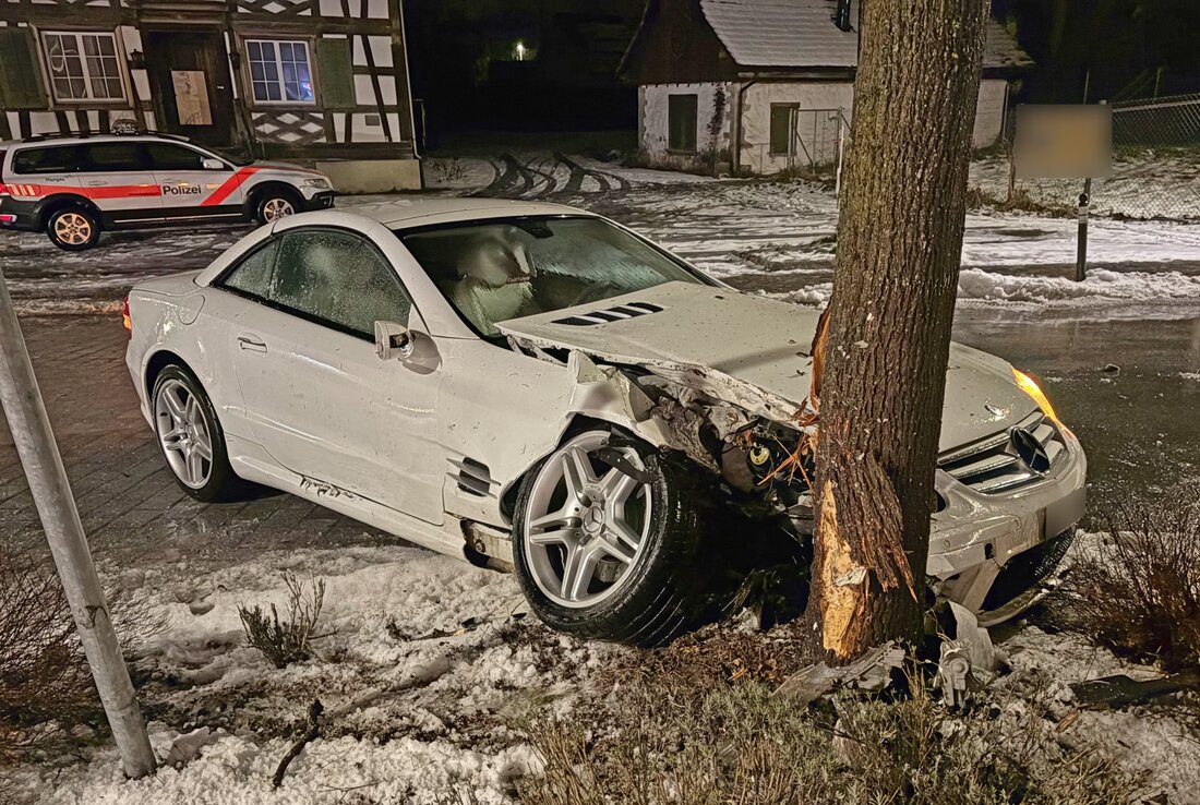 Ein alkoholisierter 58-Jähriger verunfallte in Märstetten und erlitt mittelschwere Verletzungen. Blutentnahme angeordnet.