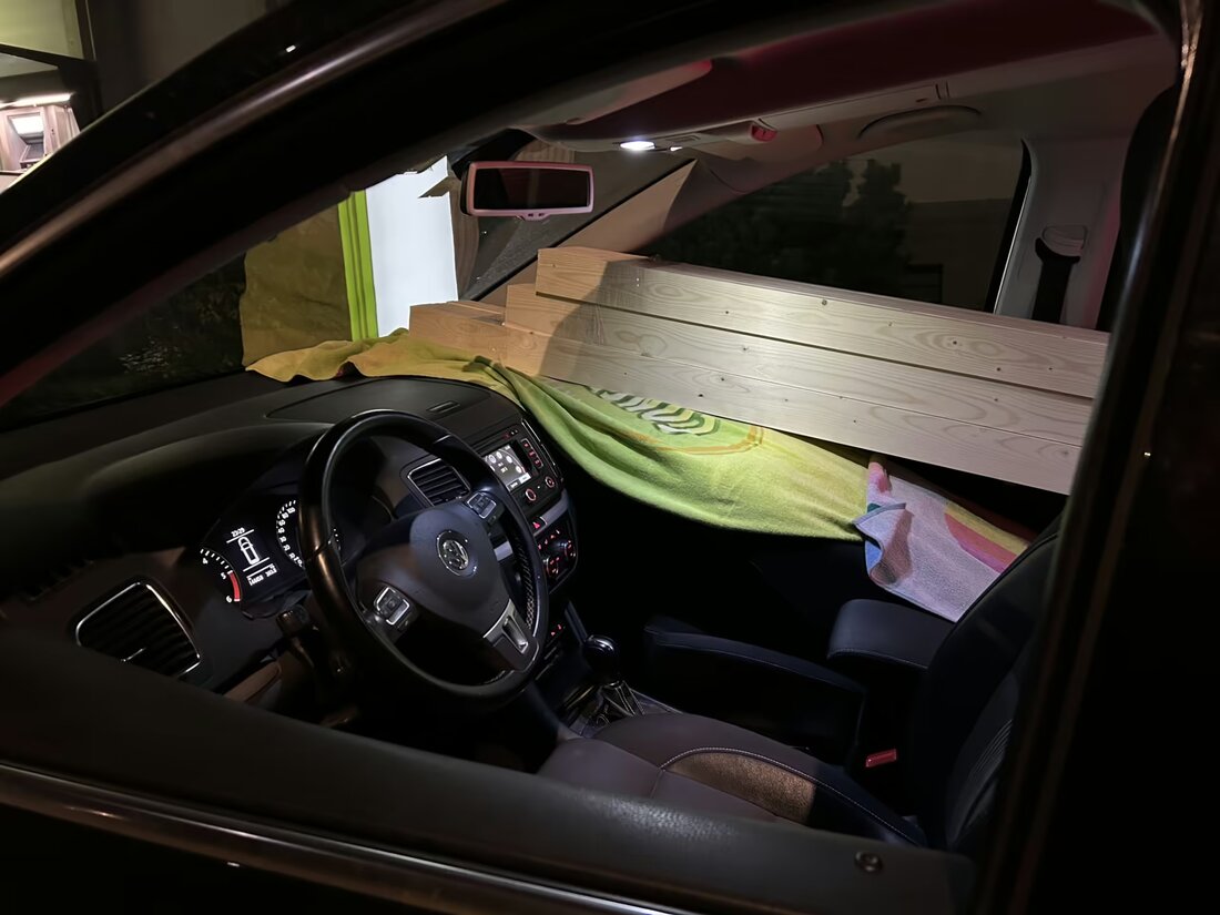 In Sirnach wurde ein 44-jähriger Autofahrer mit 0.77 mg/l Alkohol und eingeschränkter Sicht von der Polizei gestoppt.