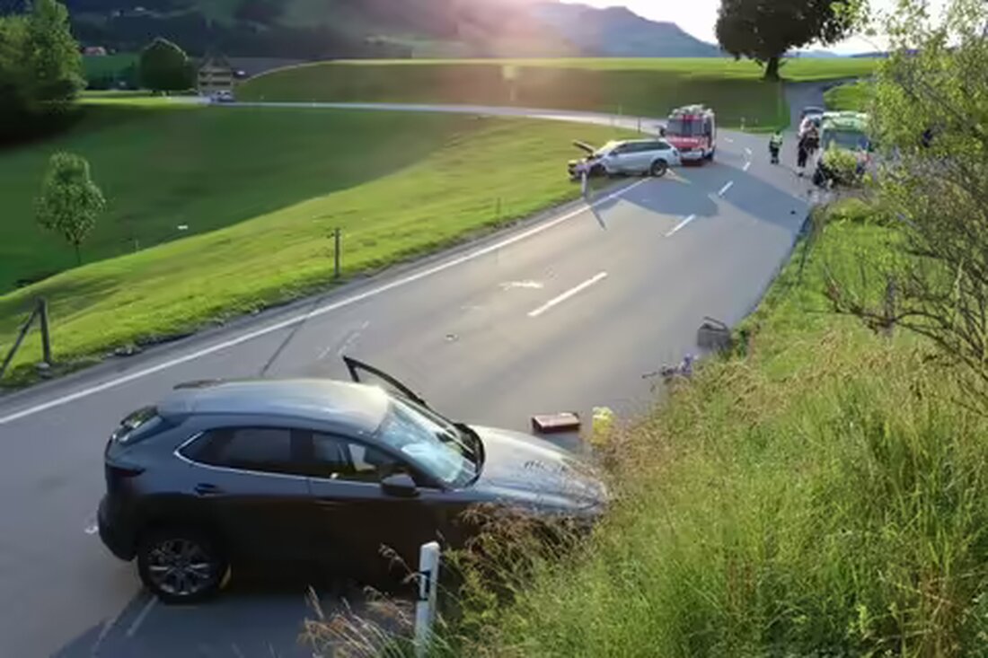 Bei einem Unfall am 1. Juli 2022 in Brülisau kollidierten zwei Autos; ein alkoholisierter Fahrer verletzte sich leicht.
