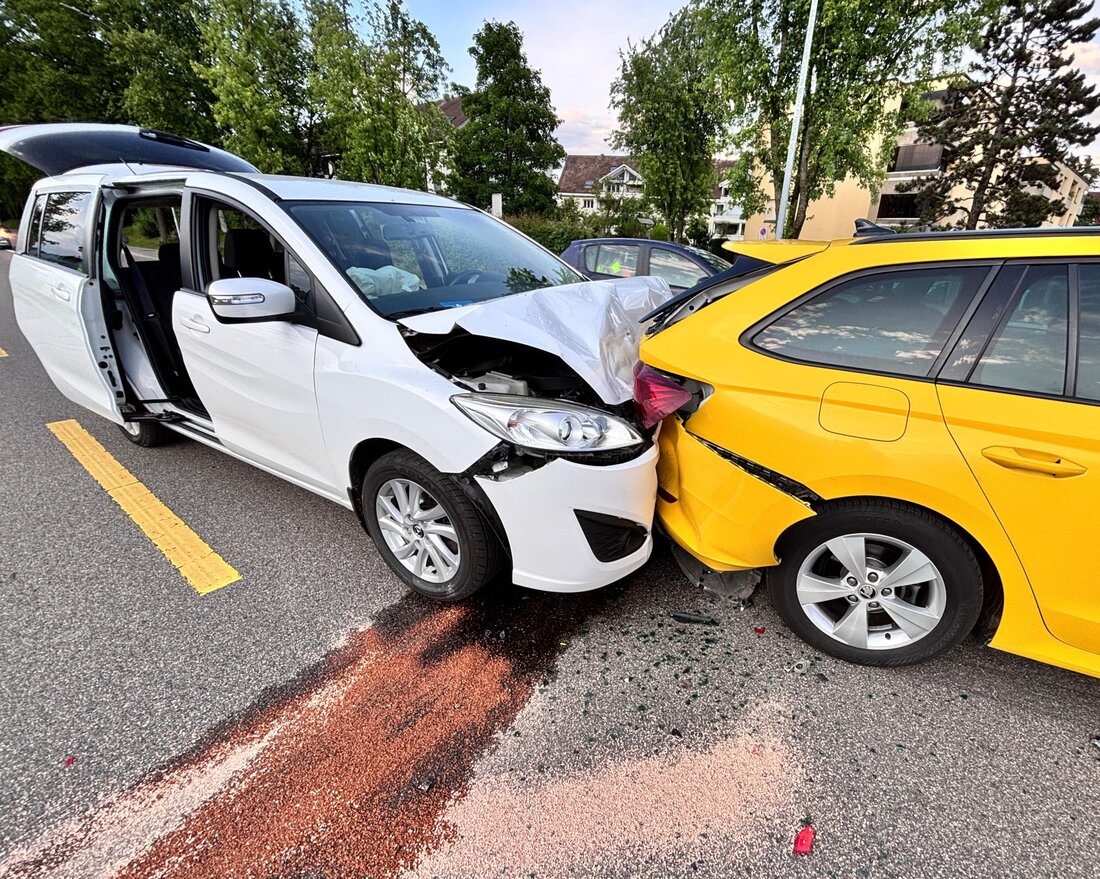 Bei einem Unfall in Weinfelden am Freitagabend kollidierte ein alkoholisierter Fahrer mit einem parkenden Auto. Ein Verletzter.