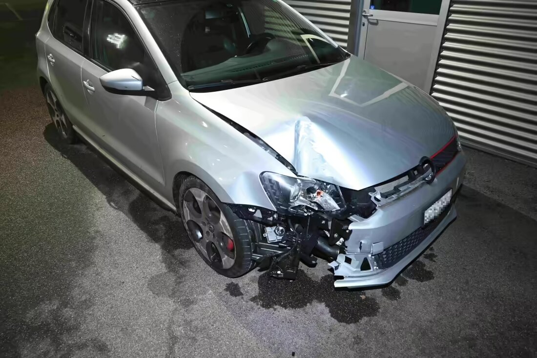 Ein 32-jähriger Mann verursachte am 30.10.2024 in Lütisburg einen Unfall unter Alkoholeinfluss und entfernte sich vom Ort.