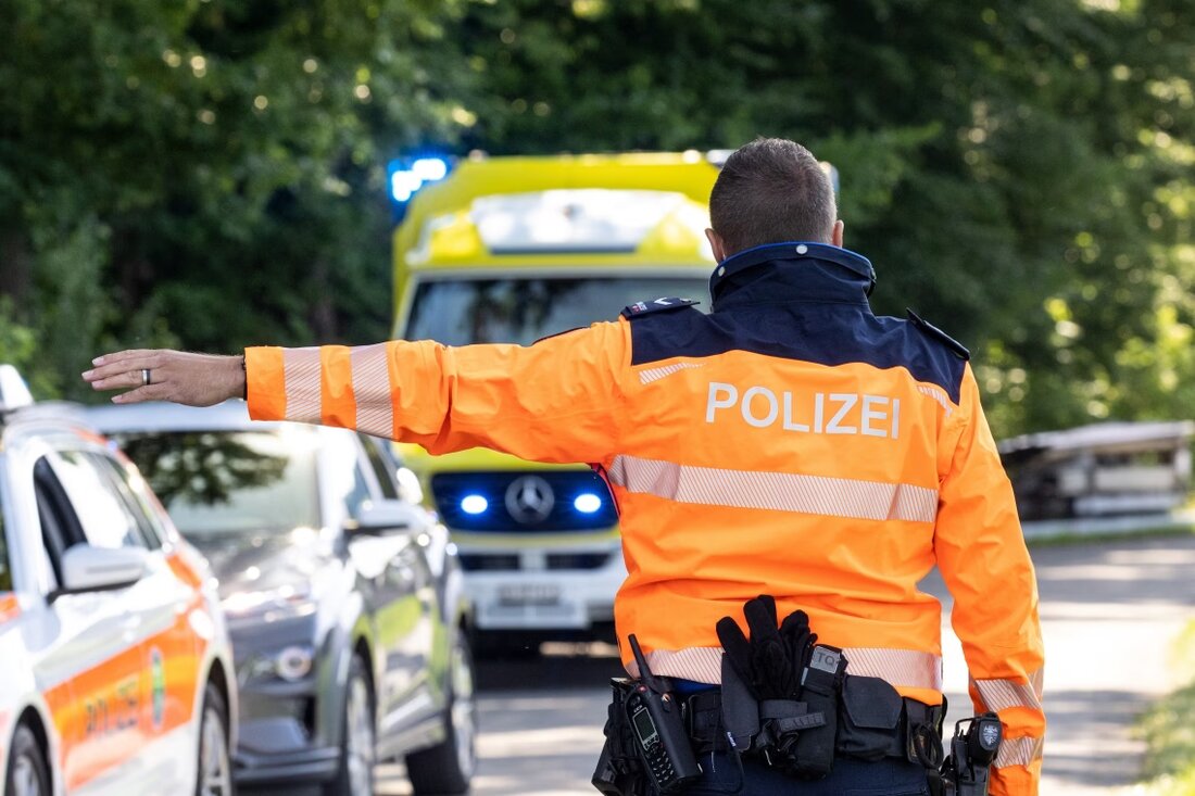 In Lichtensteig verletzte sich ein 76-jähriger Mann bei Mäharbeiten durch einen Sturz. Er wurde ins Spital gebracht.