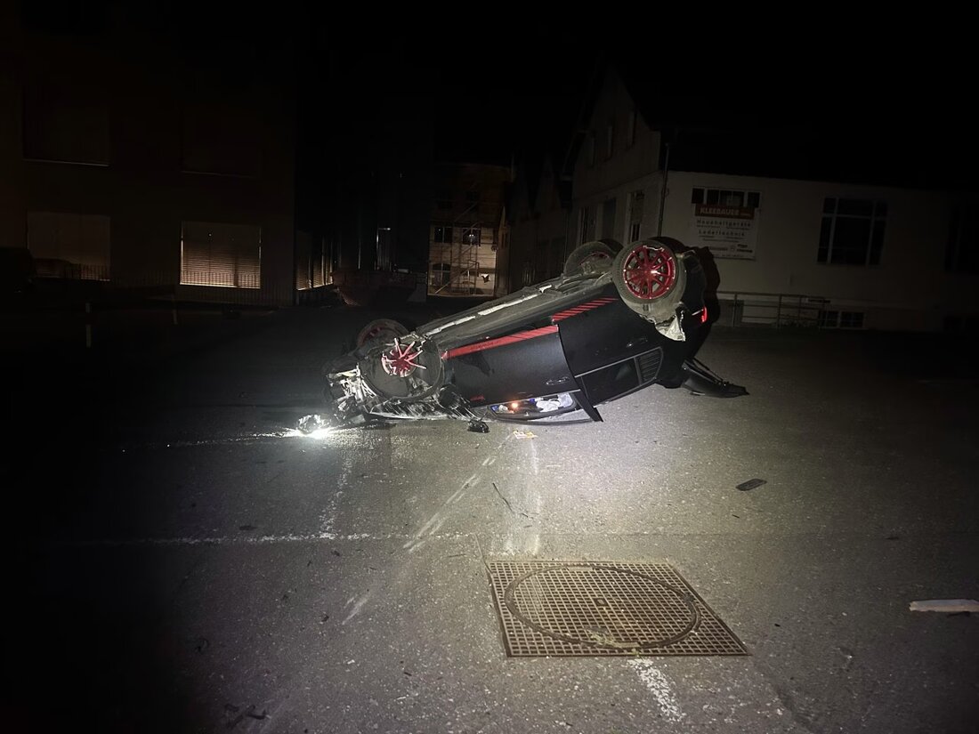 In Mellingen überschlug sich ein alkoholisierter 16-Jähriger mit einem VW Golf und landete auf dem Dach. Verletzt wurde niemand.