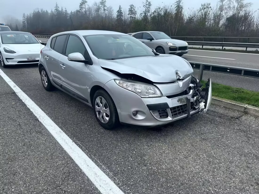Am 30.10.2024 kam es auf der A1 bei Züberwangen zu einem Auffahrunfall. Ein 22-Jähriger wurde leicht verletzt.