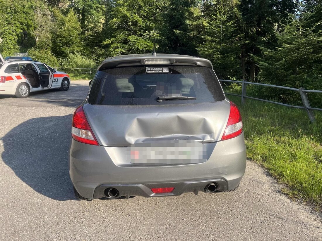 Am Dienstag kam es auf der Martinsbrücke in Untereggen zu einem Auffahrunfall zwischen zwei Autos. Eine 34-Jährige wurde ins Spital gebracht.