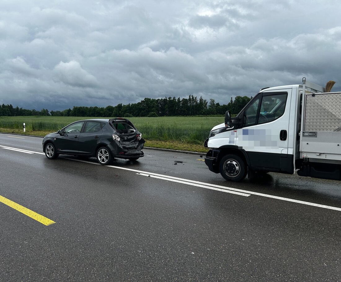 Bei einem Auffahrunfall in Bürglen wurden am Mittwochabend drei Autos involviert. Eine 20-jährige Fahrerin erlitt leichte Verletzungen.