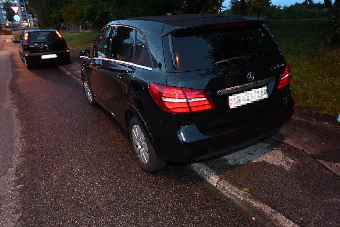 Am Donnerstag ereignete sich auf der Gupfenstrasse in Uzwil eine Auffahrkollision. Eine Frau wurde leicht verletzt; 5.000 Franken Sachschaden.