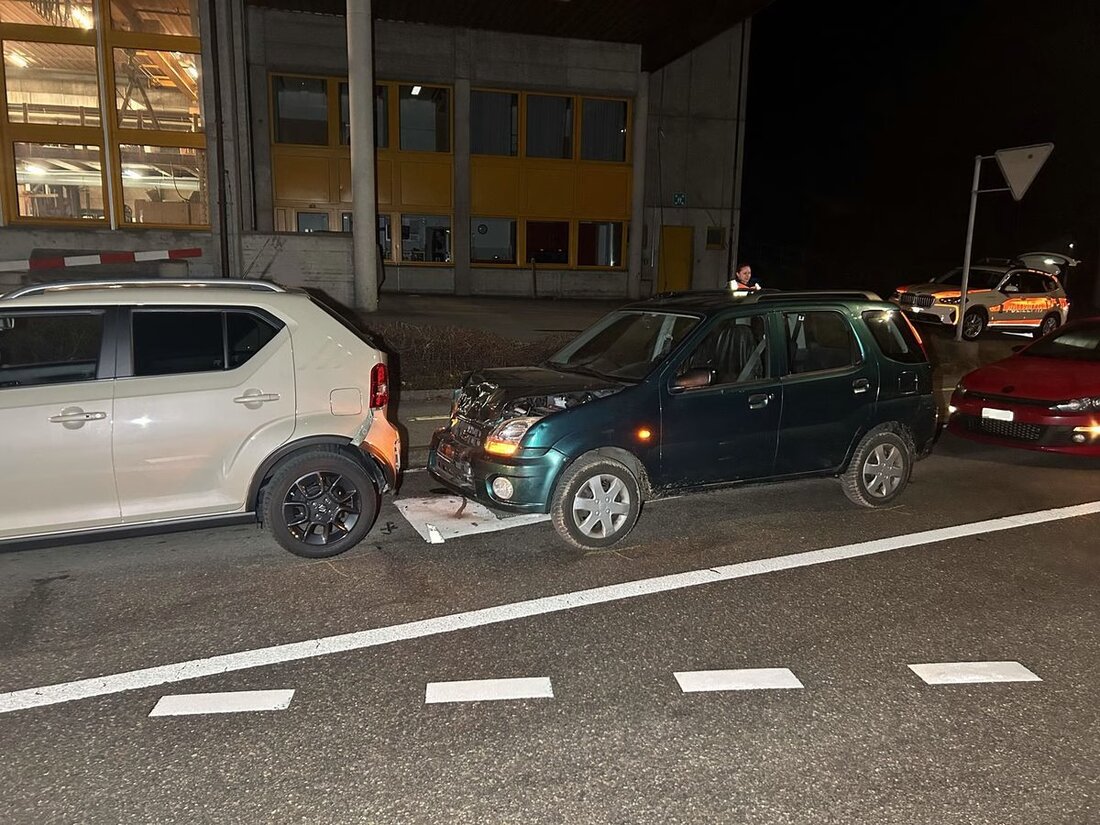 Am 5. Februar 2025 kam es in Waldstatt zu einer Auffahrkollision zwischen zwei Autos. Verletzt wurde niemand, jedoch entstand hoher Sachschaden.