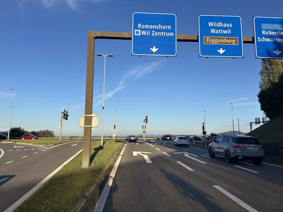 Am Autobahnausgang Wil kam es zu einem Auffahrunfall. Ein 19-Jähriger ohne Führerausweis kollidierte mit einem anderen Fahrzeug.