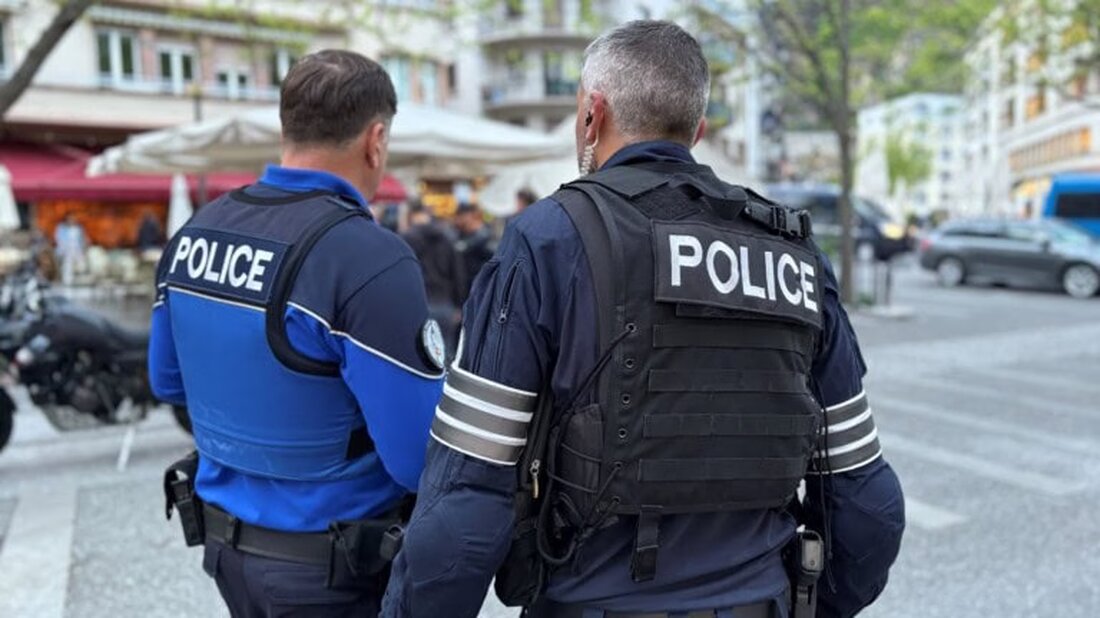 Nach dem Fussballspiel zwischen FC Sion und Servette FC kam es in Sitten zu Ausschreitungen, bei denen ein Polizist verletzt wurde.