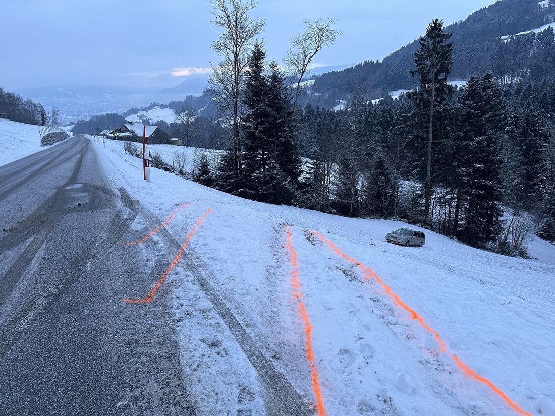 Am 7. Januar 2026 kam es in Schachen b. Reute zu einem Selbstunfall. Ein 27-Jähriger verlor bei Schneematsch die Kontrolle über sein Auto.