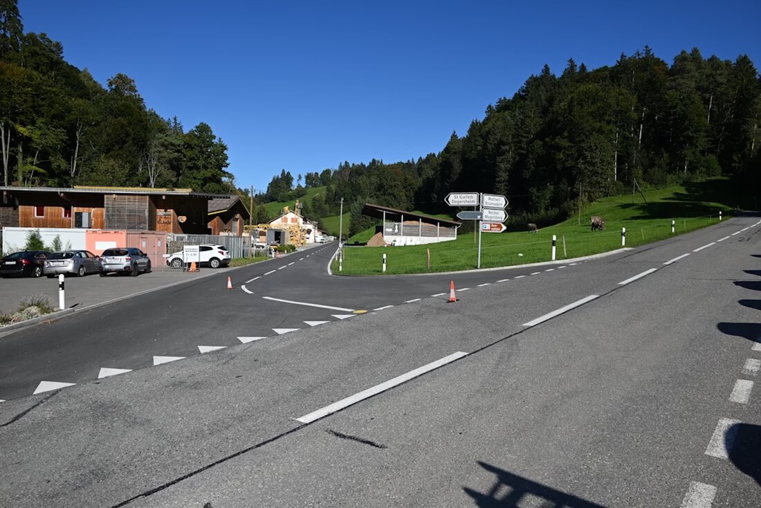 Am Samstag kam es in Mogelsberg zu einem Unfall zwischen einem Auto und einem Velo. Ein 58-jähriger Velofahrer wurde verletzt.