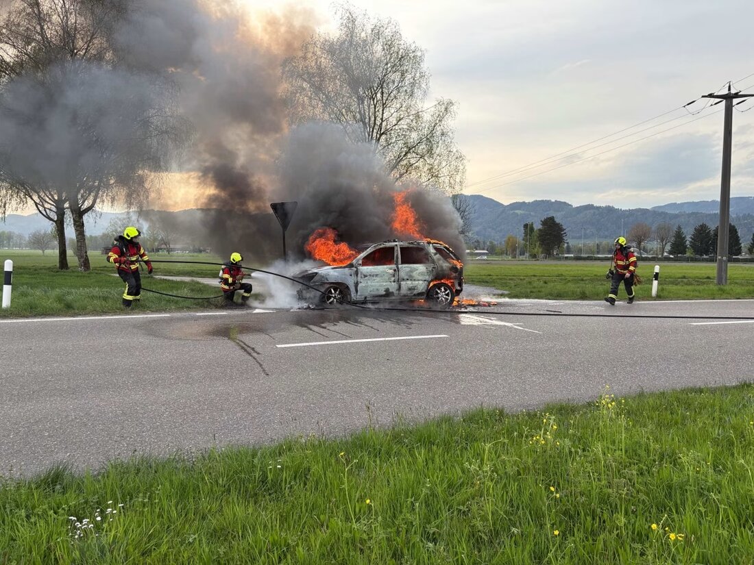Am Montagabend kam es in Diepoldsau zu einem Fahrzeugbrand. Die Feuerwehr konnte das Feuer rasch löschen; glücklicherweise blieb der Fahrer unverletzt.